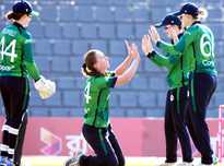 清澈见底的 清澈见底的